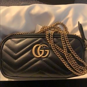 Beautiful black leather GG marmont chain wallet